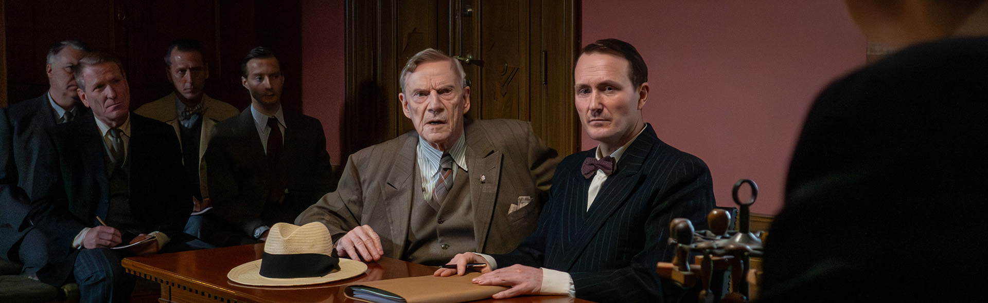 DE FORBANDEDE ÅR 3 - FREDENS PRIS_slide_poster